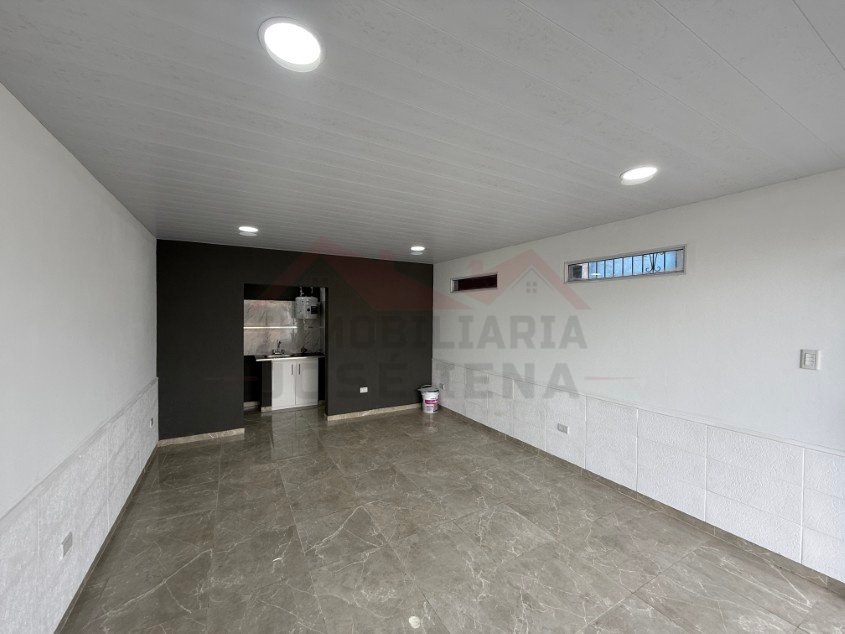 Local Comercial. A una cuadra del Centro de la Ciudad! - Calle Tomas Guido e/ Soloeta y Saavedra.